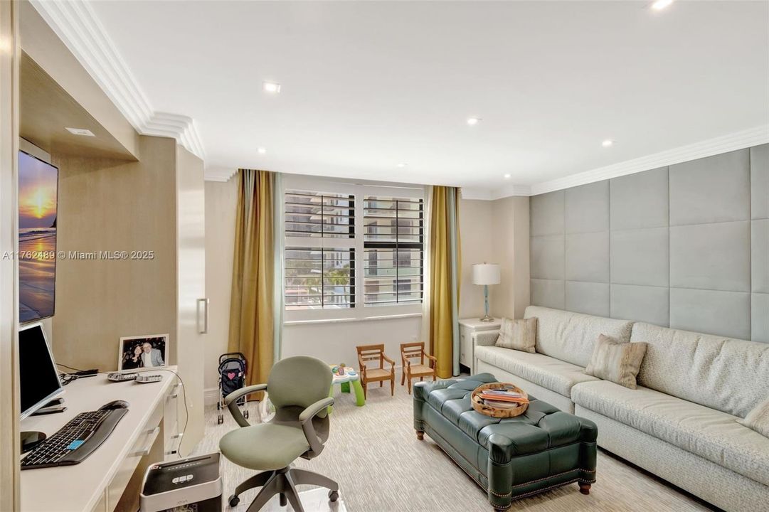 Recently Sold: $3,200,000 (2 beds, 3 baths, 1983 Square Feet)