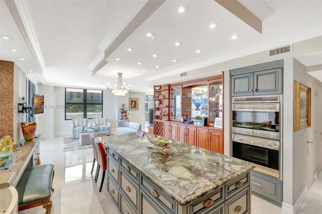 Recently Sold: $3,200,000 (2 beds, 3 baths, 1983 Square Feet)