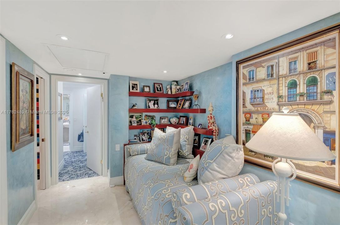 Recently Sold: $3,200,000 (2 beds, 3 baths, 1983 Square Feet)