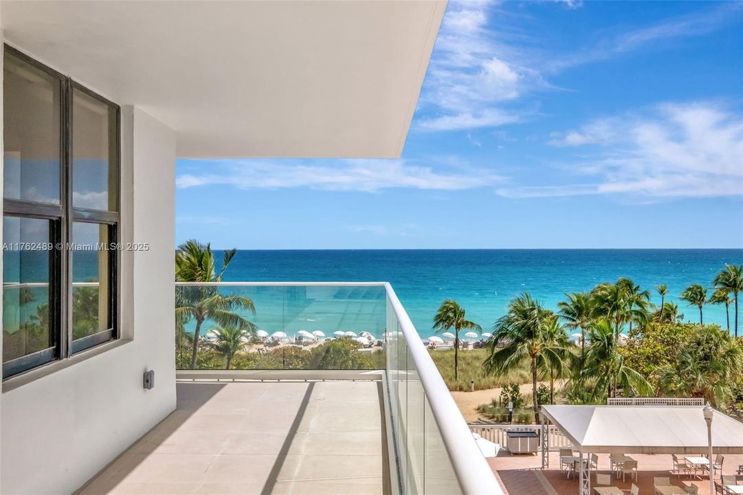 Recently Sold: $3,200,000 (2 beds, 3 baths, 1983 Square Feet)