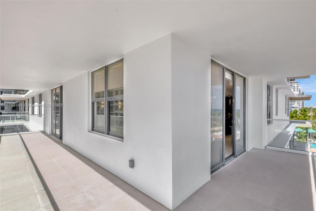 Recently Sold: $3,200,000 (2 beds, 3 baths, 1983 Square Feet)