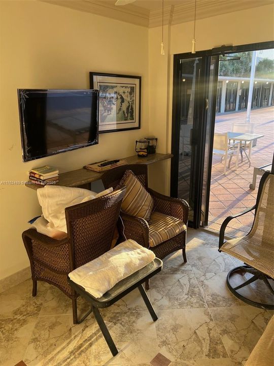 Recently Sold: $3,200,000 (2 beds, 3 baths, 1983 Square Feet)