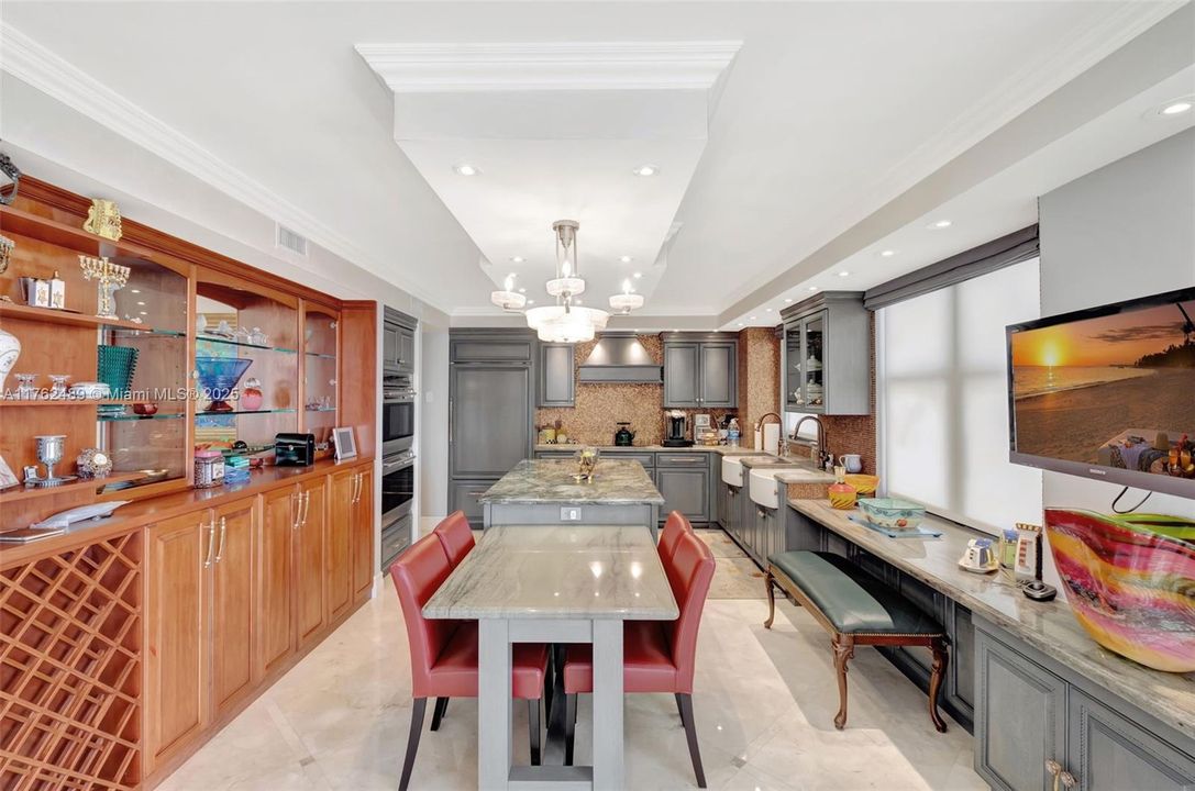 Recently Sold: $3,200,000 (2 beds, 3 baths, 1983 Square Feet)