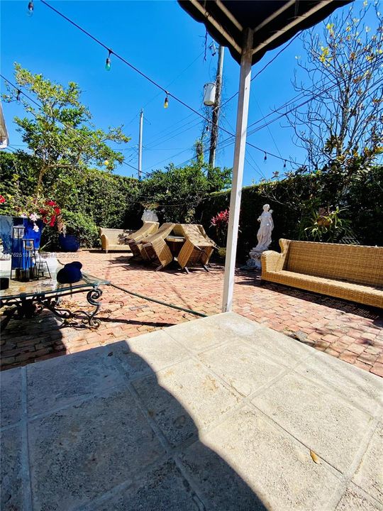 En Venta: $1,150,000 (4 camas, 3 baños, 2233 Pies cuadrados)