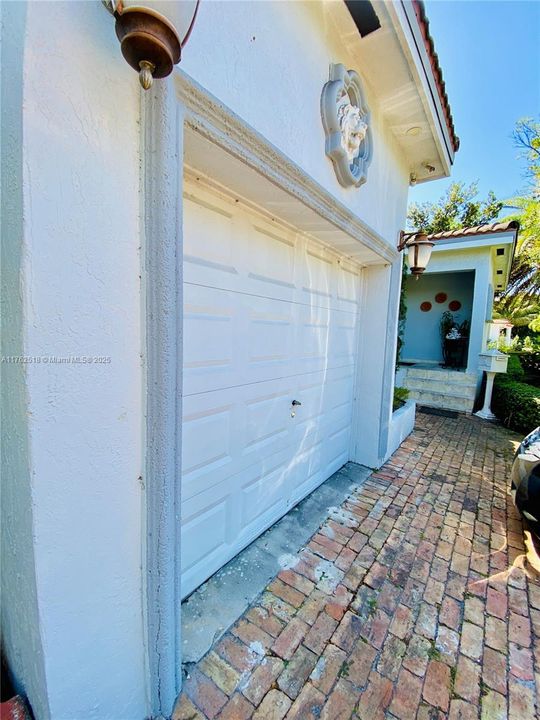 En Venta: $1,150,000 (4 camas, 3 baños, 2233 Pies cuadrados)