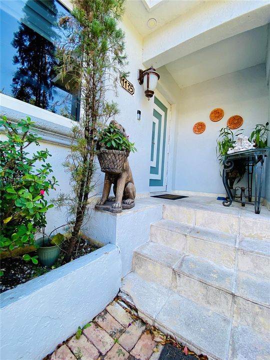 En Venta: $1,150,000 (4 camas, 3 baños, 2233 Pies cuadrados)