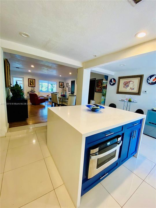 En Venta: $1,150,000 (4 camas, 3 baños, 2233 Pies cuadrados)