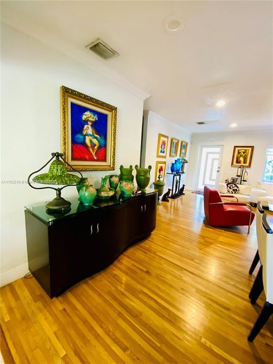 En Venta: $1,150,000 (4 camas, 3 baños, 2233 Pies cuadrados)