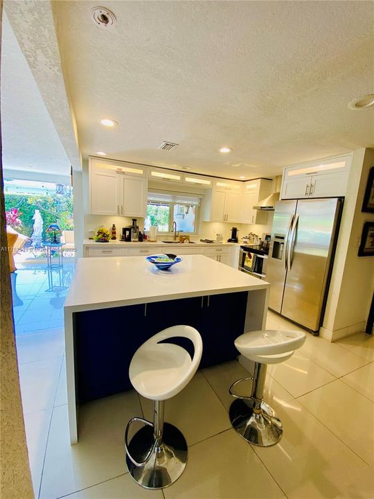 En Venta: $1,150,000 (4 camas, 3 baños, 2233 Pies cuadrados)