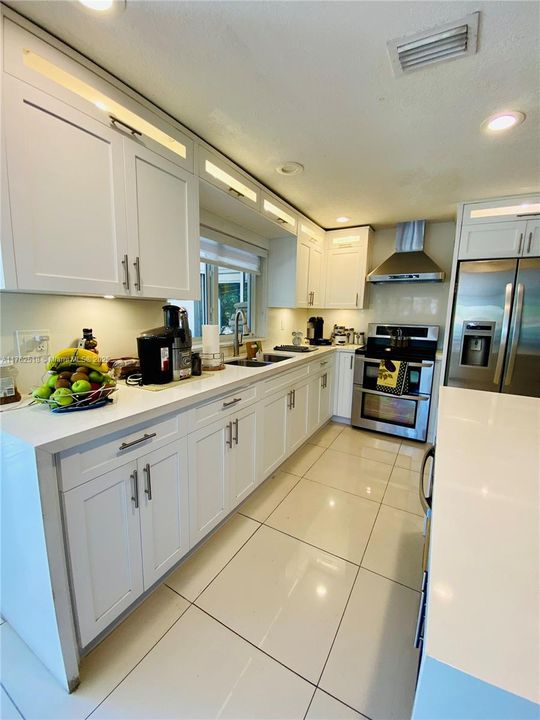 En Venta: $1,150,000 (4 camas, 3 baños, 2233 Pies cuadrados)