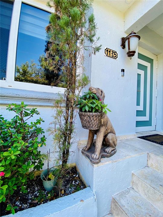 En Venta: $1,150,000 (4 camas, 3 baños, 2233 Pies cuadrados)