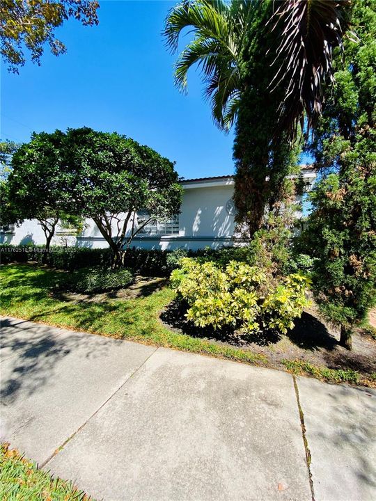 En Venta: $1,150,000 (4 camas, 3 baños, 2233 Pies cuadrados)