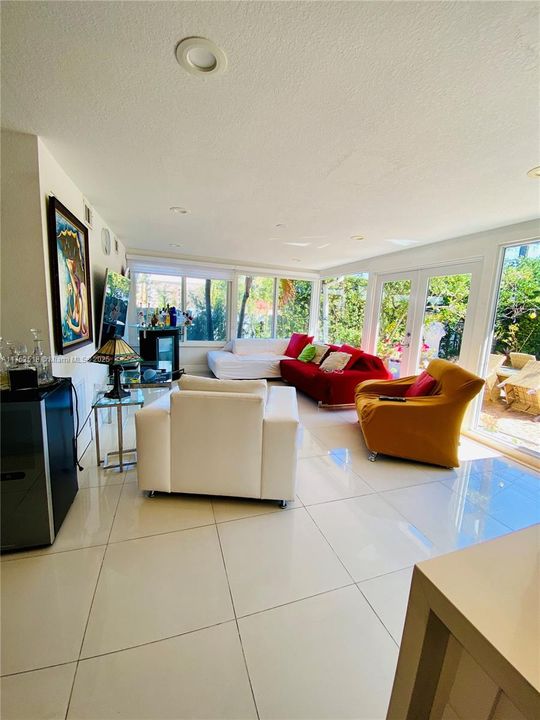 En Venta: $1,150,000 (4 camas, 3 baños, 2233 Pies cuadrados)