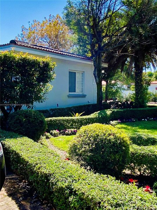 En Venta: $1,150,000 (4 camas, 3 baños, 2233 Pies cuadrados)