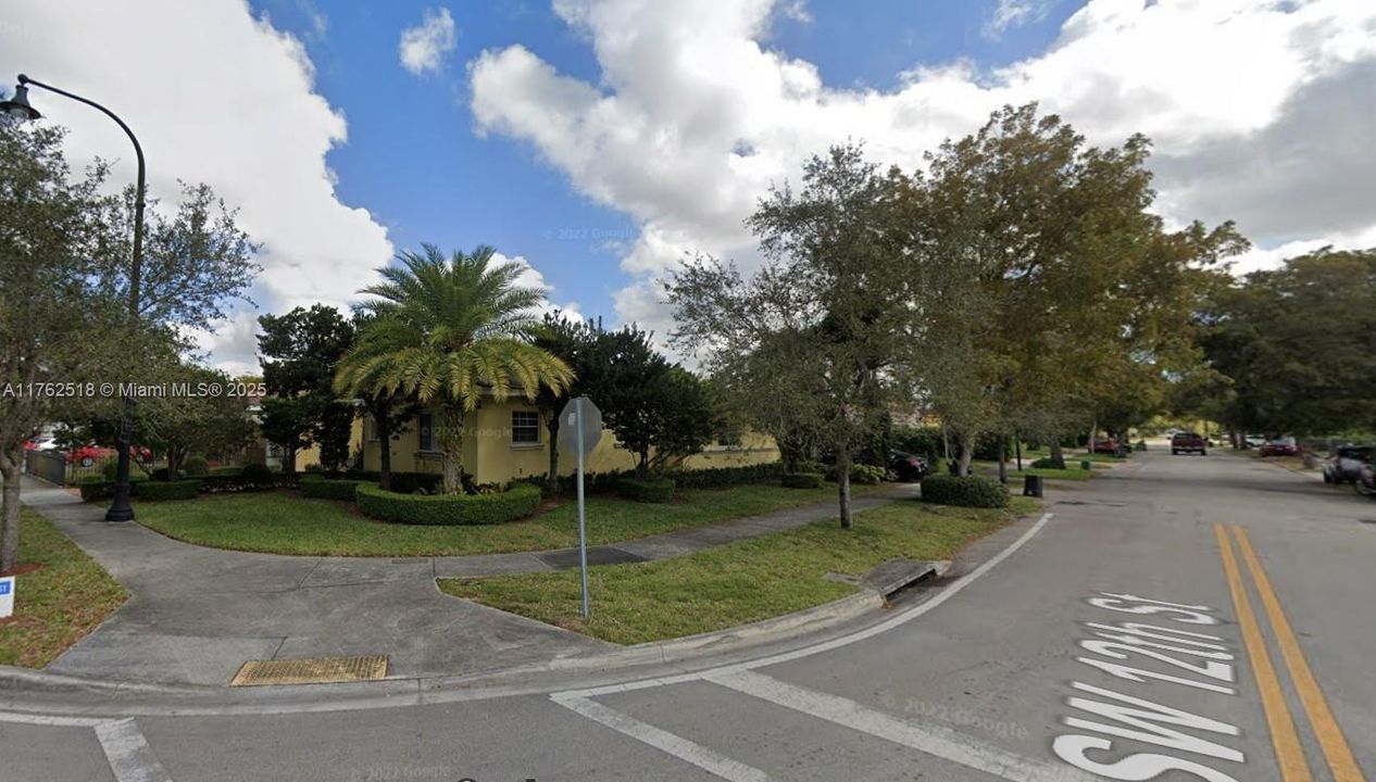 En Venta: $1,150,000 (4 camas, 3 baños, 2233 Pies cuadrados)