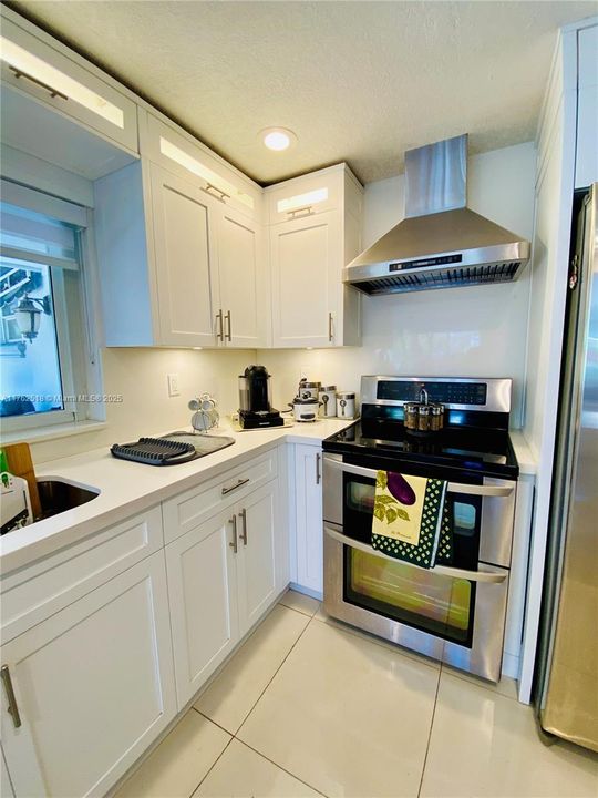 En Venta: $1,150,000 (4 camas, 3 baños, 2233 Pies cuadrados)