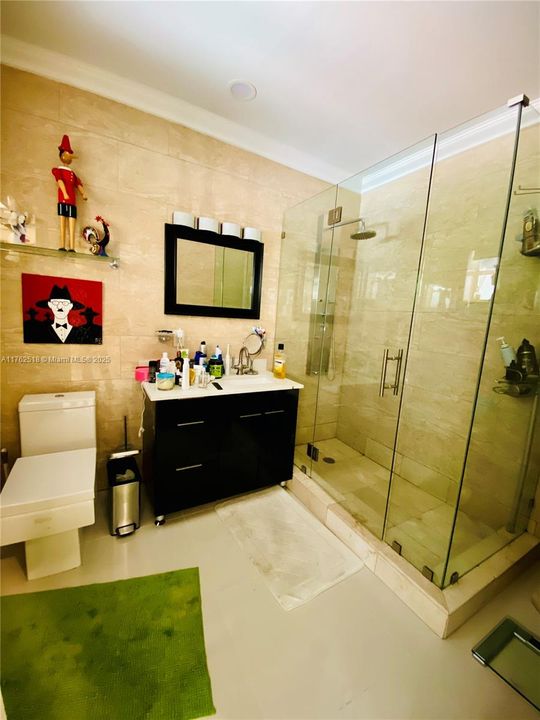 En Venta: $1,150,000 (4 camas, 3 baños, 2233 Pies cuadrados)