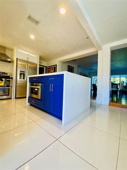 En Venta: $1,150,000 (4 camas, 3 baños, 2233 Pies cuadrados)