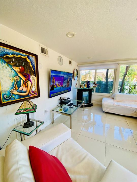 En Venta: $1,150,000 (4 camas, 3 baños, 2233 Pies cuadrados)