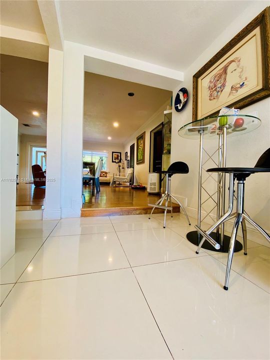 En Venta: $1,150,000 (4 camas, 3 baños, 2233 Pies cuadrados)