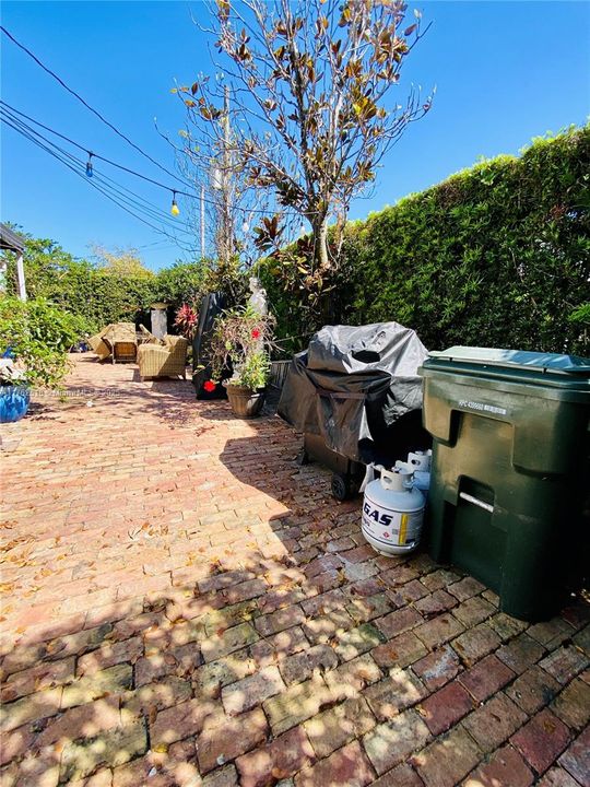 En Venta: $1,150,000 (4 camas, 3 baños, 2233 Pies cuadrados)