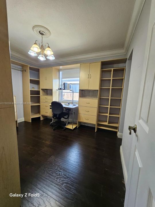 Recently Sold: $550,000 (3 beds, 2 baths, 1050 Square Feet)