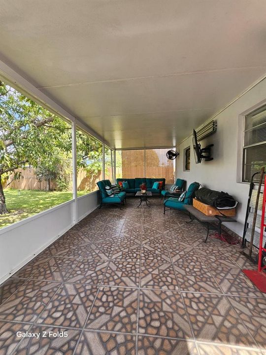 Recently Sold: $550,000 (3 beds, 2 baths, 1050 Square Feet)