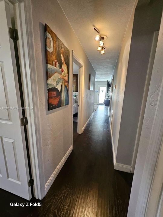 Recently Sold: $550,000 (3 beds, 2 baths, 1050 Square Feet)