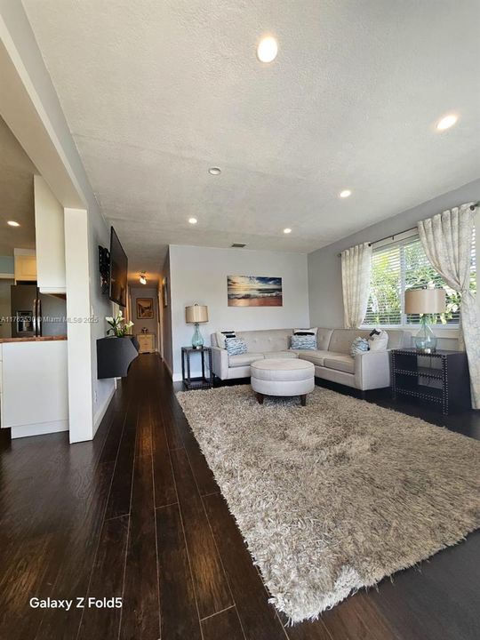 Recently Sold: $550,000 (3 beds, 2 baths, 1050 Square Feet)