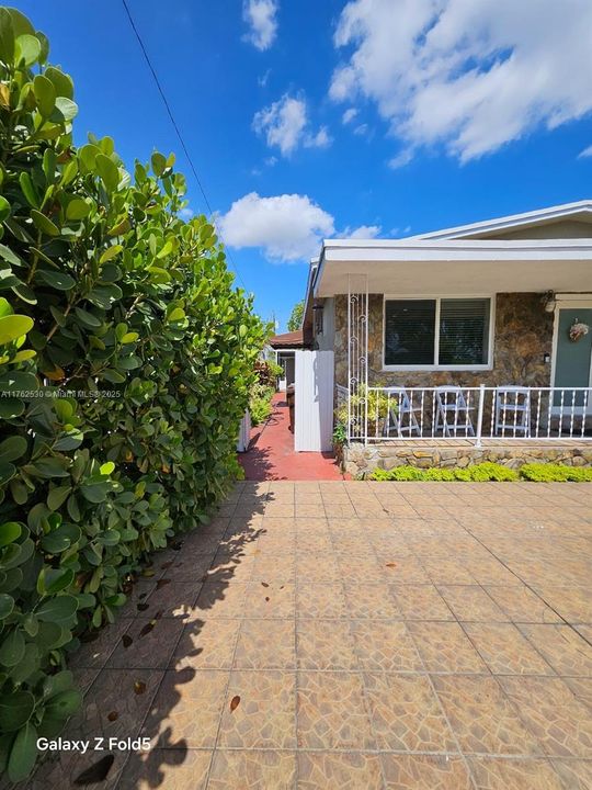 Recently Sold: $550,000 (3 beds, 2 baths, 1050 Square Feet)