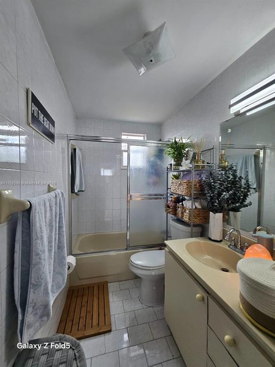 Recently Sold: $550,000 (3 beds, 2 baths, 1050 Square Feet)