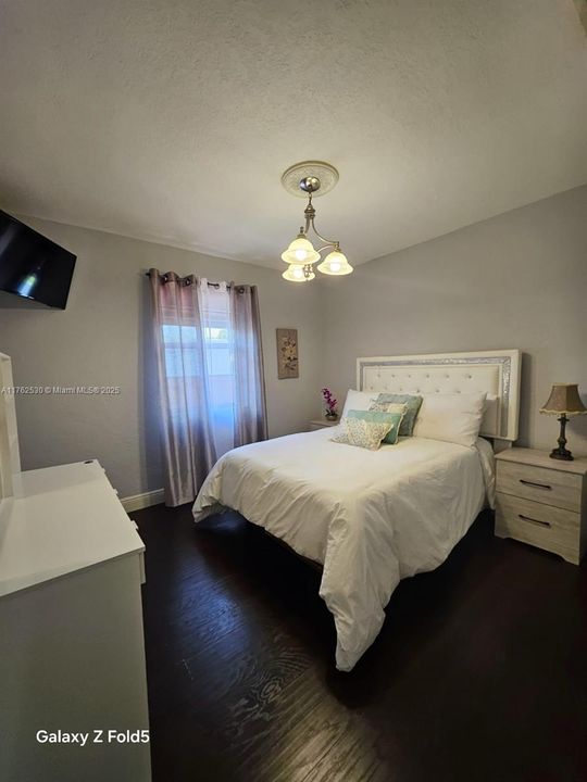 Recently Sold: $550,000 (3 beds, 2 baths, 1050 Square Feet)