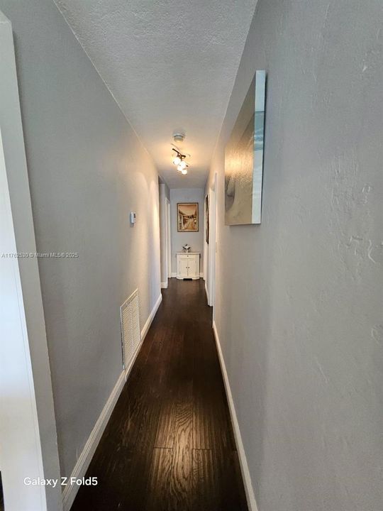 Recently Sold: $550,000 (3 beds, 2 baths, 1050 Square Feet)