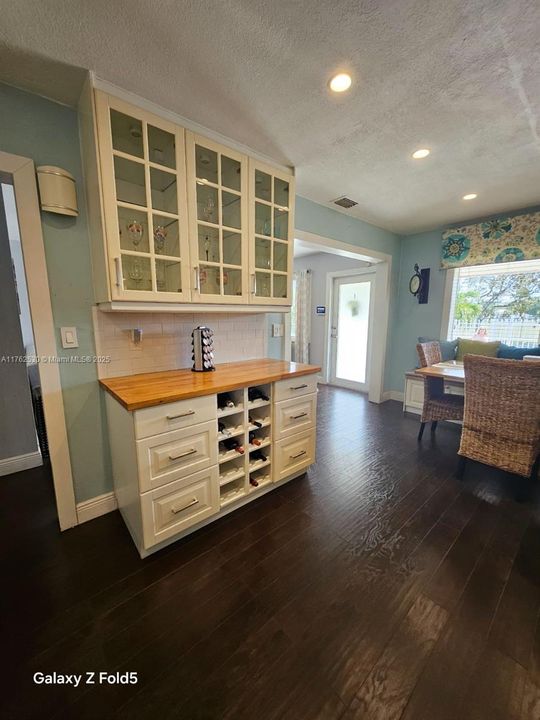 Recently Sold: $550,000 (3 beds, 2 baths, 1050 Square Feet)