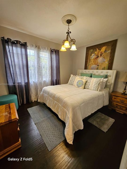 Recently Sold: $550,000 (3 beds, 2 baths, 1050 Square Feet)