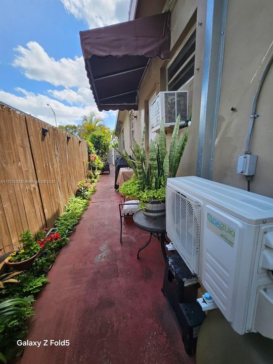 Recently Sold: $550,000 (3 beds, 2 baths, 1050 Square Feet)