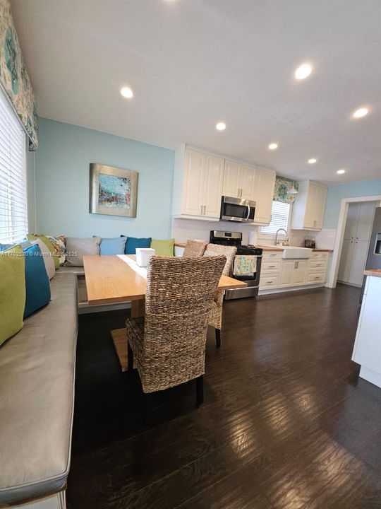 Recently Sold: $550,000 (3 beds, 2 baths, 1050 Square Feet)