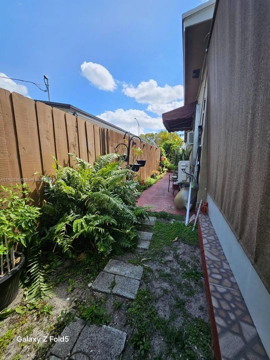 Recently Sold: $550,000 (3 beds, 2 baths, 1050 Square Feet)