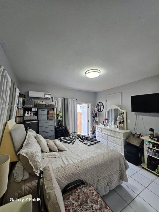 Recently Sold: $550,000 (3 beds, 2 baths, 1050 Square Feet)