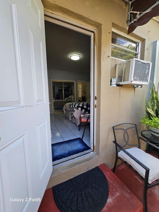 Recently Sold: $550,000 (3 beds, 2 baths, 1050 Square Feet)