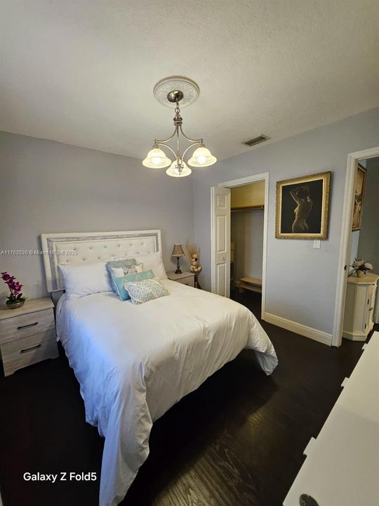 Recently Sold: $550,000 (3 beds, 2 baths, 1050 Square Feet)