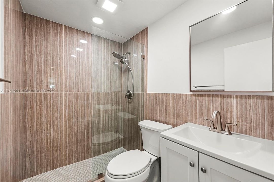 Active With Contract: $6,930,000 (4 beds, 4 baths, 4315 Square Feet)