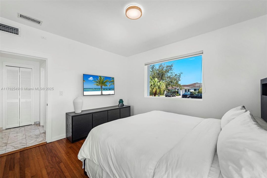 Active With Contract: $6,930,000 (4 beds, 4 baths, 4315 Square Feet)