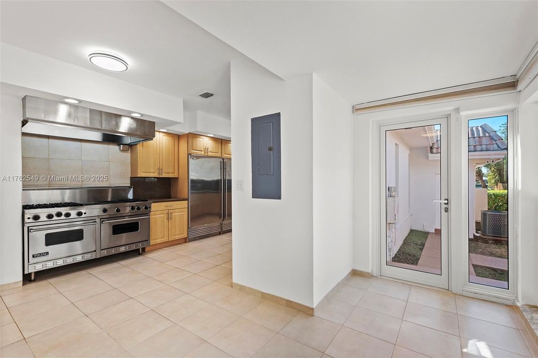 Dine-in-kitchen area with pool access