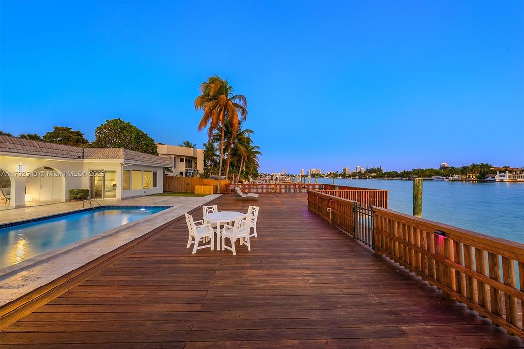 Active With Contract: $6,930,000 (4 beds, 4 baths, 4315 Square Feet)