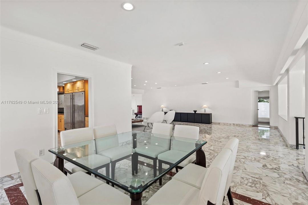 Active With Contract: $6,930,000 (4 beds, 4 baths, 4315 Square Feet)