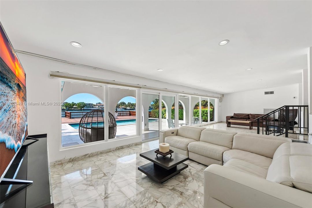 Active With Contract: $6,930,000 (4 beds, 4 baths, 4315 Square Feet)