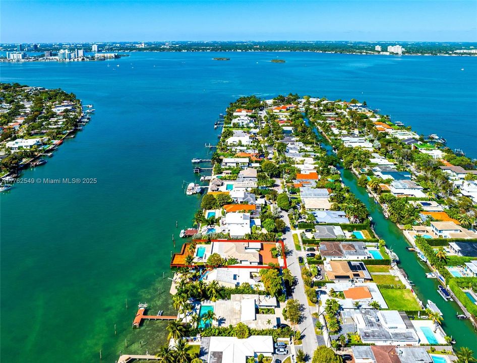 Active With Contract: $6,930,000 (4 beds, 4 baths, 4315 Square Feet)