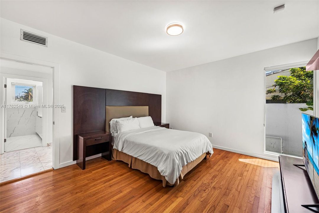 Active With Contract: $6,930,000 (4 beds, 4 baths, 4315 Square Feet)