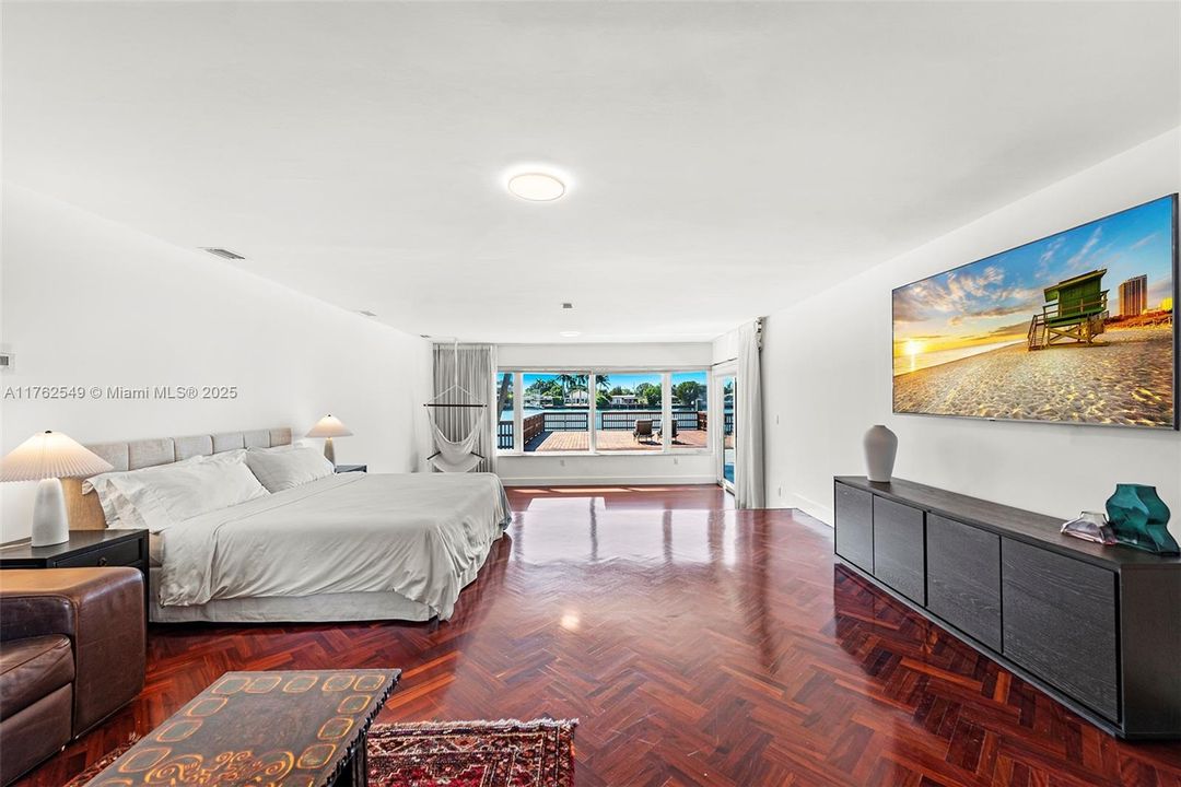 Active With Contract: $6,930,000 (4 beds, 4 baths, 4315 Square Feet)